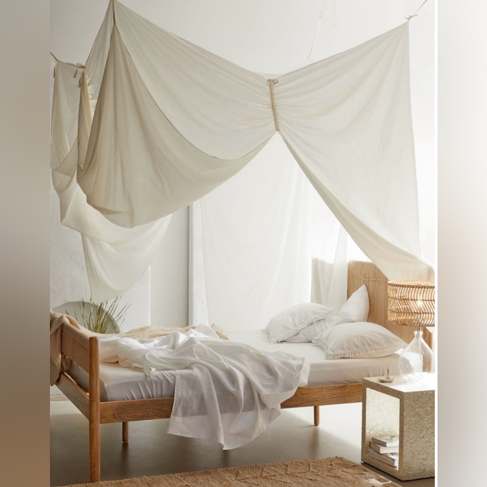 NWT Urban Outfitters Tessie Canopy